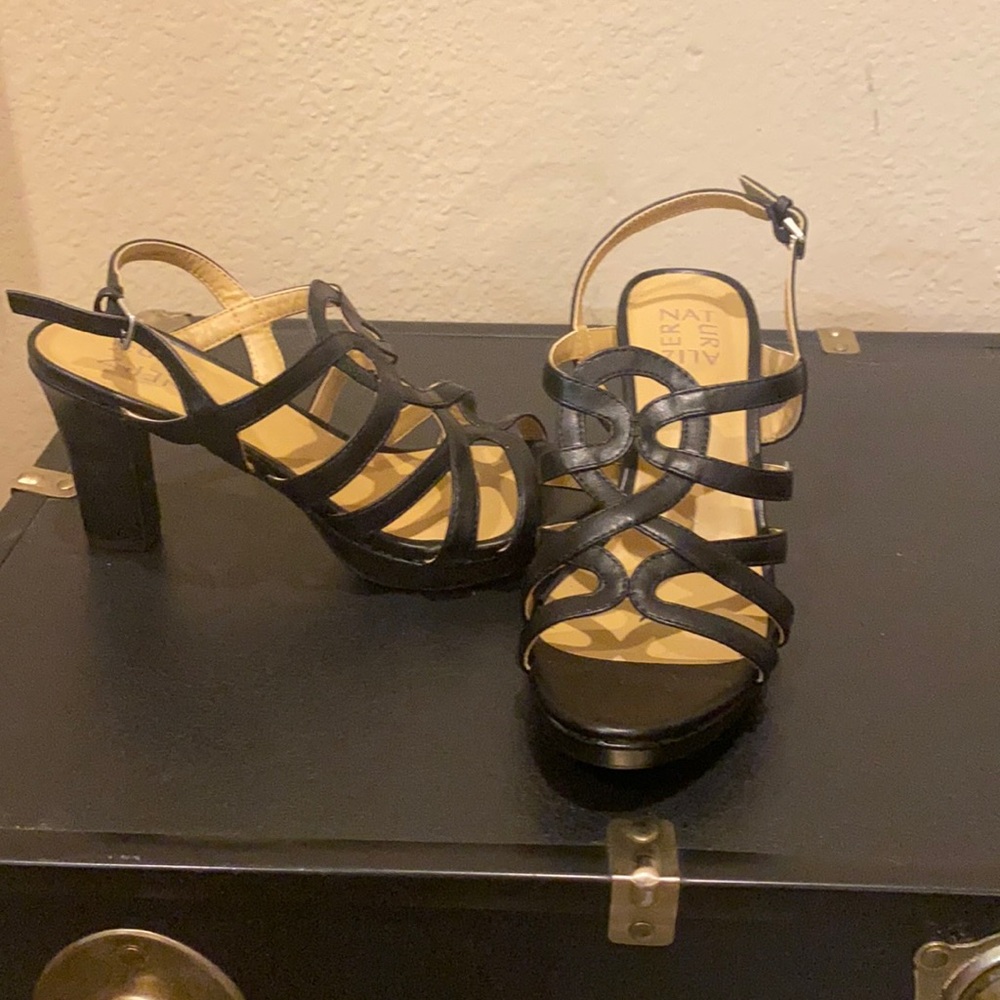 Size 7.5 black Naturalized straps heel
